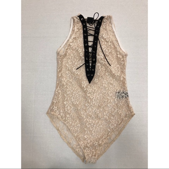 💥SALES💥 SUPER CUTE FLORAL MESH LACE-UP BODYSUIT - Picture 6 of 7